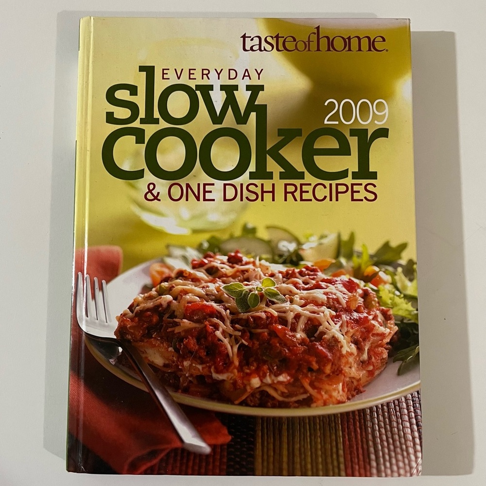 Taste of Home 2009 Slow Cooker & One Dish Recipes Cookbook - Yellow and Red